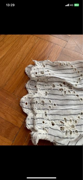 Top escote barco color crema con rayas negras