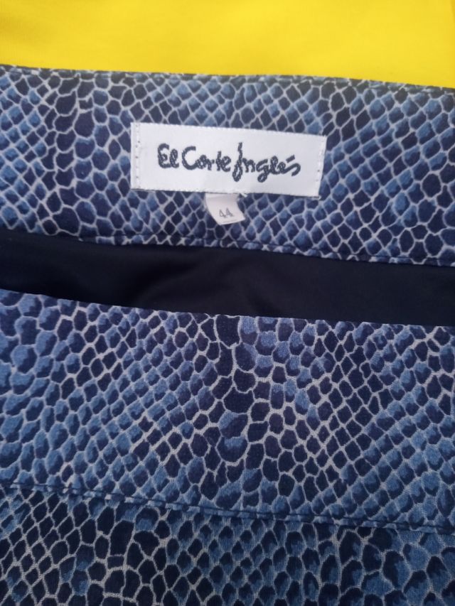 Minifalda estampada de volantes El Corte Inglés. 