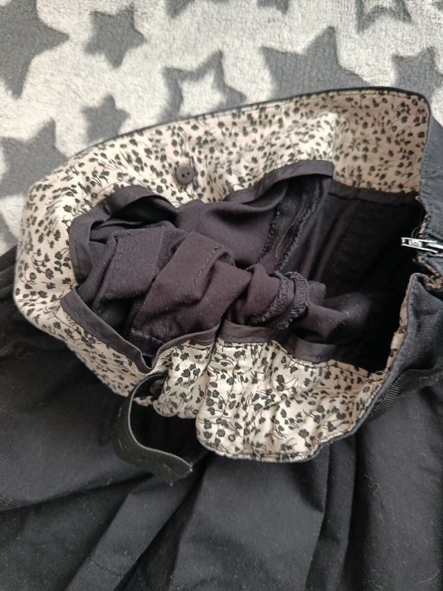 Falda negra con lazo