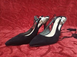 Zapatos Guess Negros con Tiras y Flecos