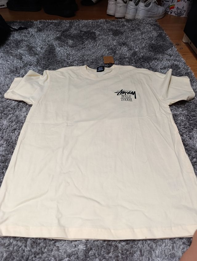 Camiseta Stussy Oso Built Tough