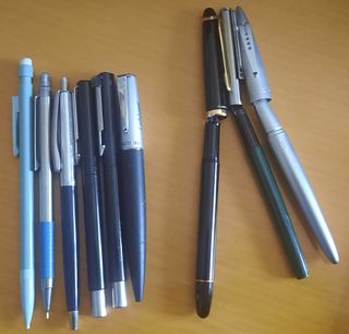 9 bolígrafos y plumas: Cerruti, Parker, Inoxcrom.