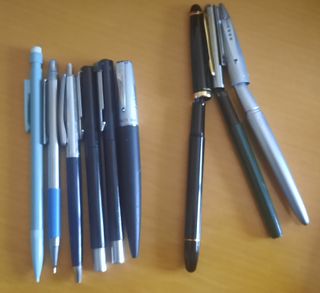 9 bolígrafos y plumas: Cerruti, Parker, Inoxcrom.