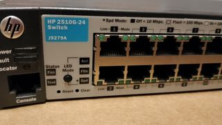 Switch HP ProCurve 2510G-24 con cable