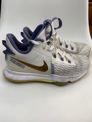 Zapatillas Nike Lebron Witness Oro Blanco