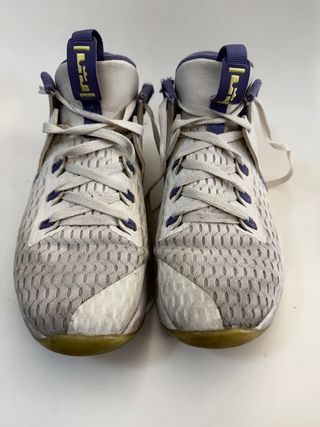 Zapatillas Nike Lebron Witness Oro Blanco
