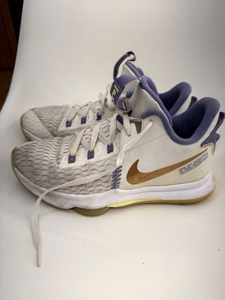 Zapatillas Nike Lebron Witness Oro Blanco