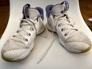Zapatillas Nike Lebron Witness Oro Blanco