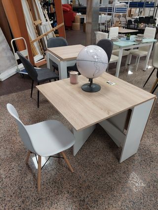 Mesa de comedor con 4 sillas