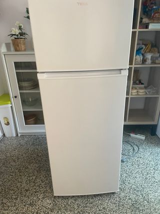 Nevera con congelador marca Teka