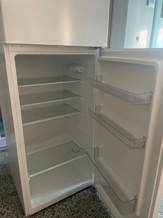 Nevera con congelador marca Teka
