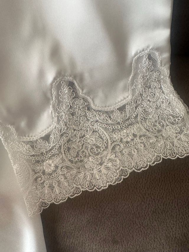 Bata de novia  talla S, nueva a estrenar en caja