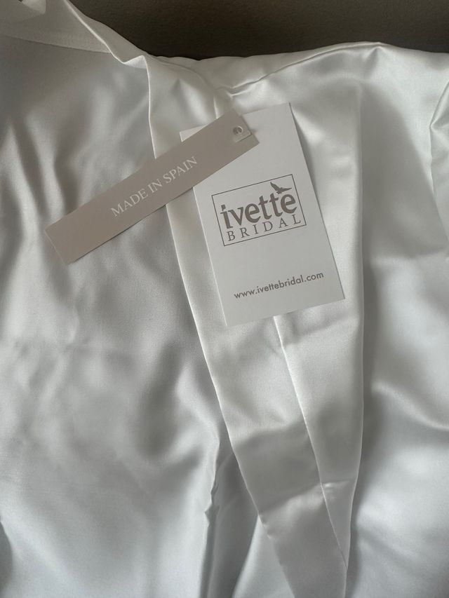 Bata de novia  talla S, nueva a estrenar en caja