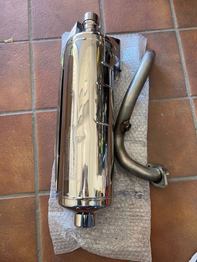 Escape de moto cromado