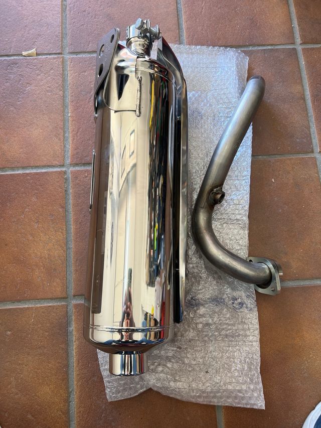 Escape de moto cromado