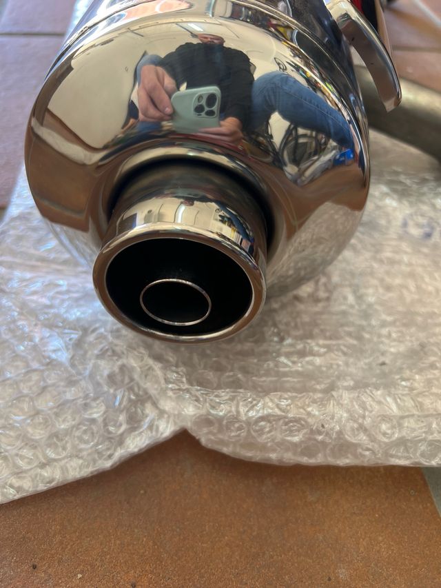 Escape de moto cromado