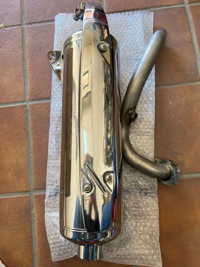 Escape de moto cromado