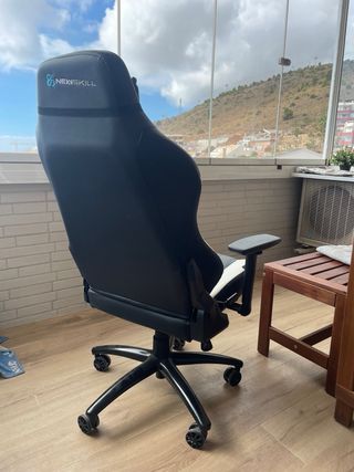 Silla Gaming Newskill Negra y Blanca