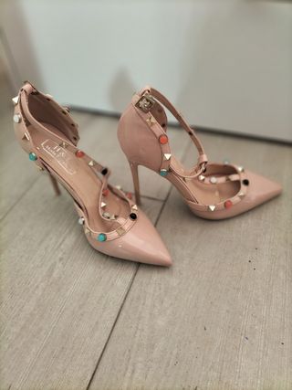 Zapatos de tacón H&D Moda Española tachuelas