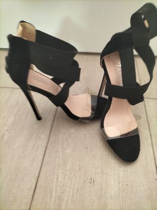 Zapatos de tacón H&D Moda Española tachuelas