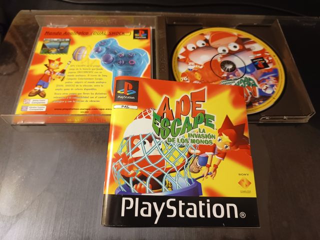 Ape Escape PSX, PAL ESP. Con pegatina DualShock.