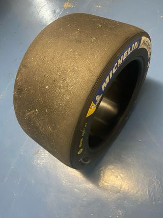 Neumático de competición usado