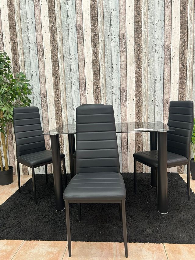 Tavolo da pranzo con 4 sedie nere - Nuovo