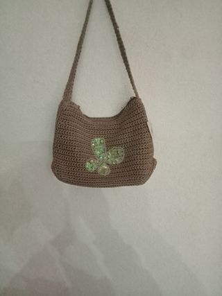 Bolso crochet beige con mariposa