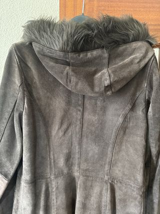 Abrigo de piel Oakwood con capucha y pelo.