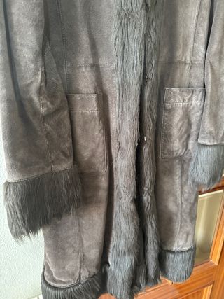 Abrigo de piel Oakwood con capucha y pelo.