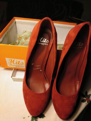 Zapatos de tacón de antelina coral