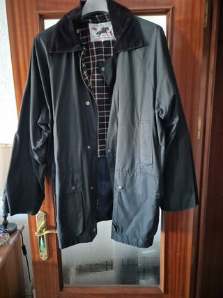 Chaqueta Barbour azul marino  miren la marca