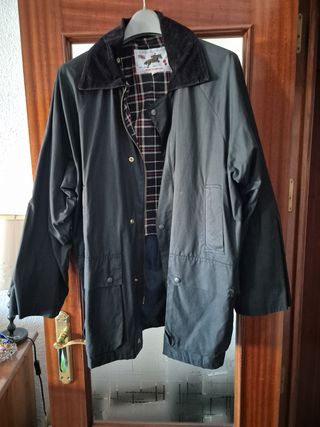 Chaqueta Barbour azul marino  miren la marca