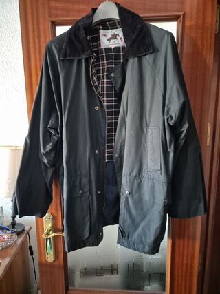 Chaqueta Barbour azul marino  miren la marca