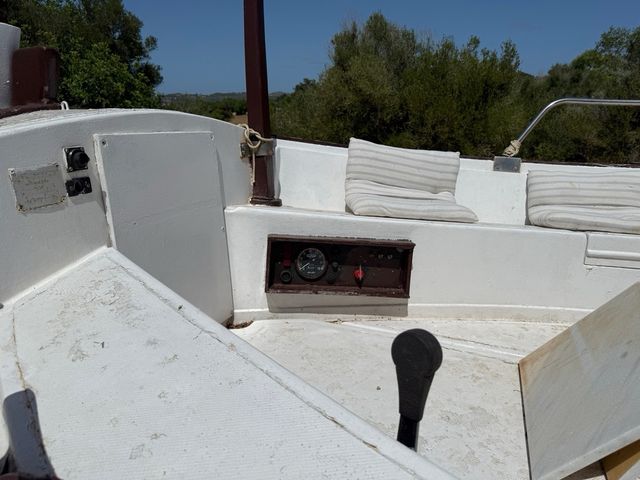 Llaut Pequeño con Cabina Barco