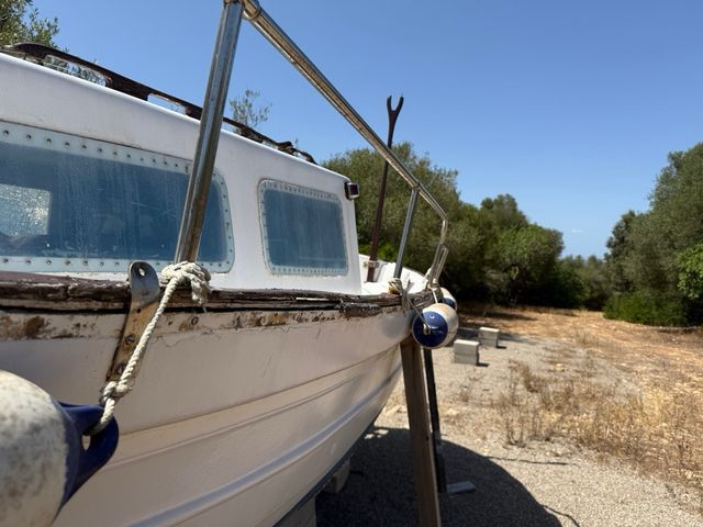 Llaut Pequeño con Cabina Barco