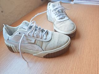 Zapatillas Puma Beige y Blancas