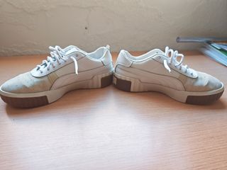Zapatillas Puma Beige y Blancas