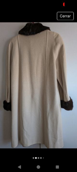 Abrigo 3/4 beige con cuello de piel