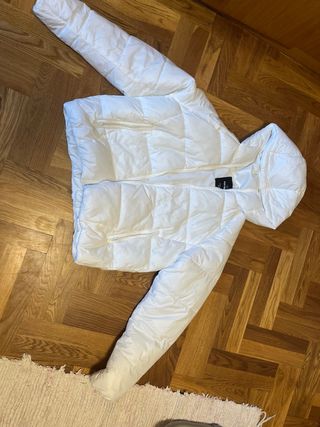 Cazadora acolchada blanca Pull & Bear