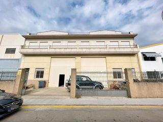 Nave industrial en venta en Cabra