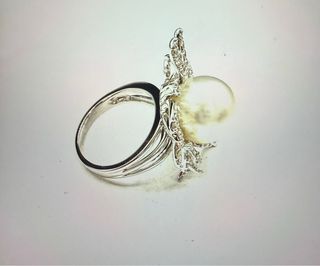 Anillo floral perla y diamantes plata