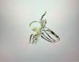 Anillo floral perla y diamantes plata