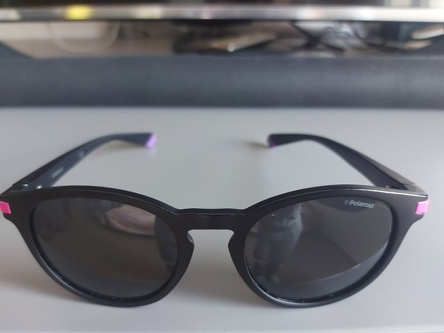 Occhiali da sole Polaroid neri e rosa