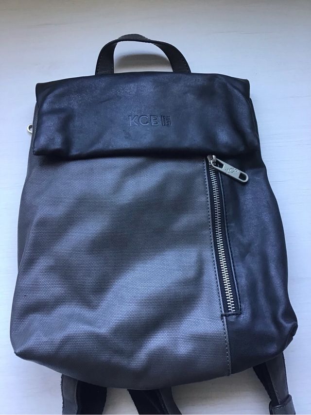 Mochila KCB gris y negra