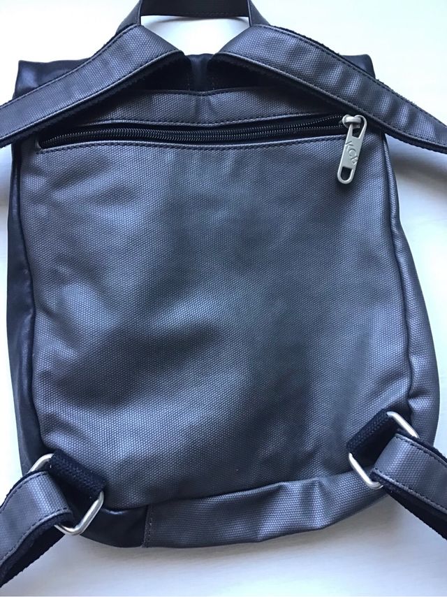 Mochila KCB gris y negra