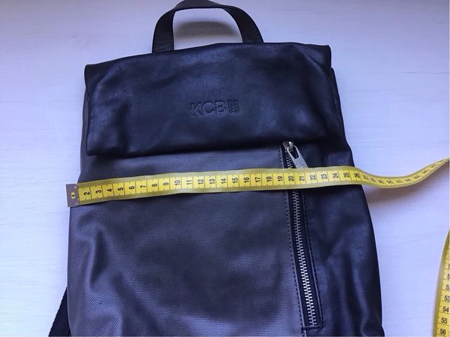 Mochila KCB gris y negra
