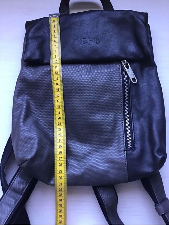 Mochila KCB gris y negra