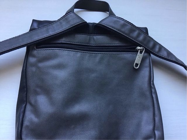 Mochila KCB gris y negra