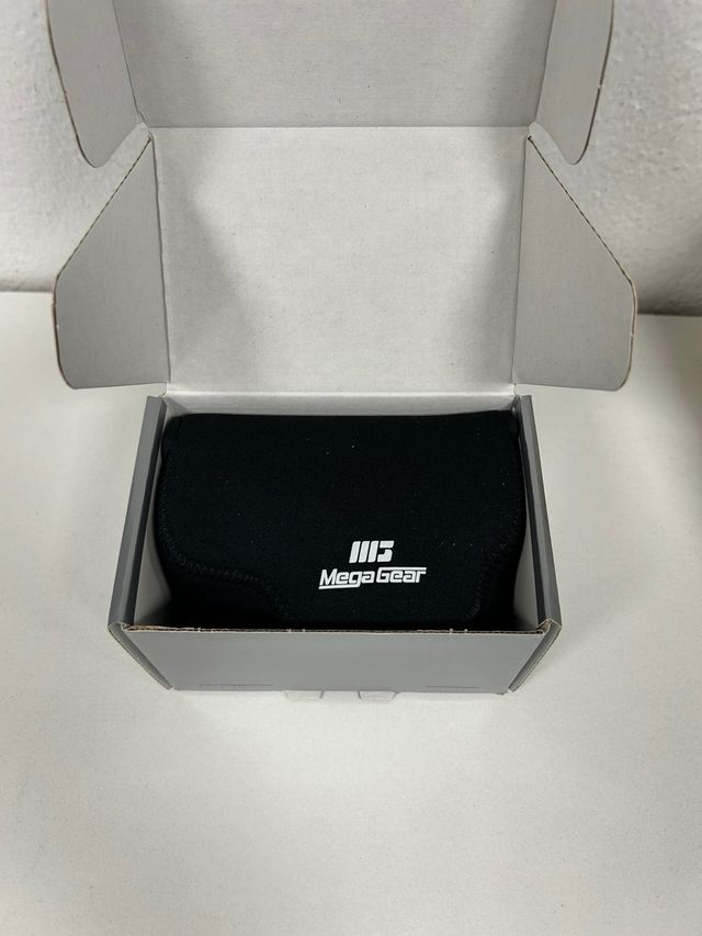 Funda Cámara Mega Gear Negra